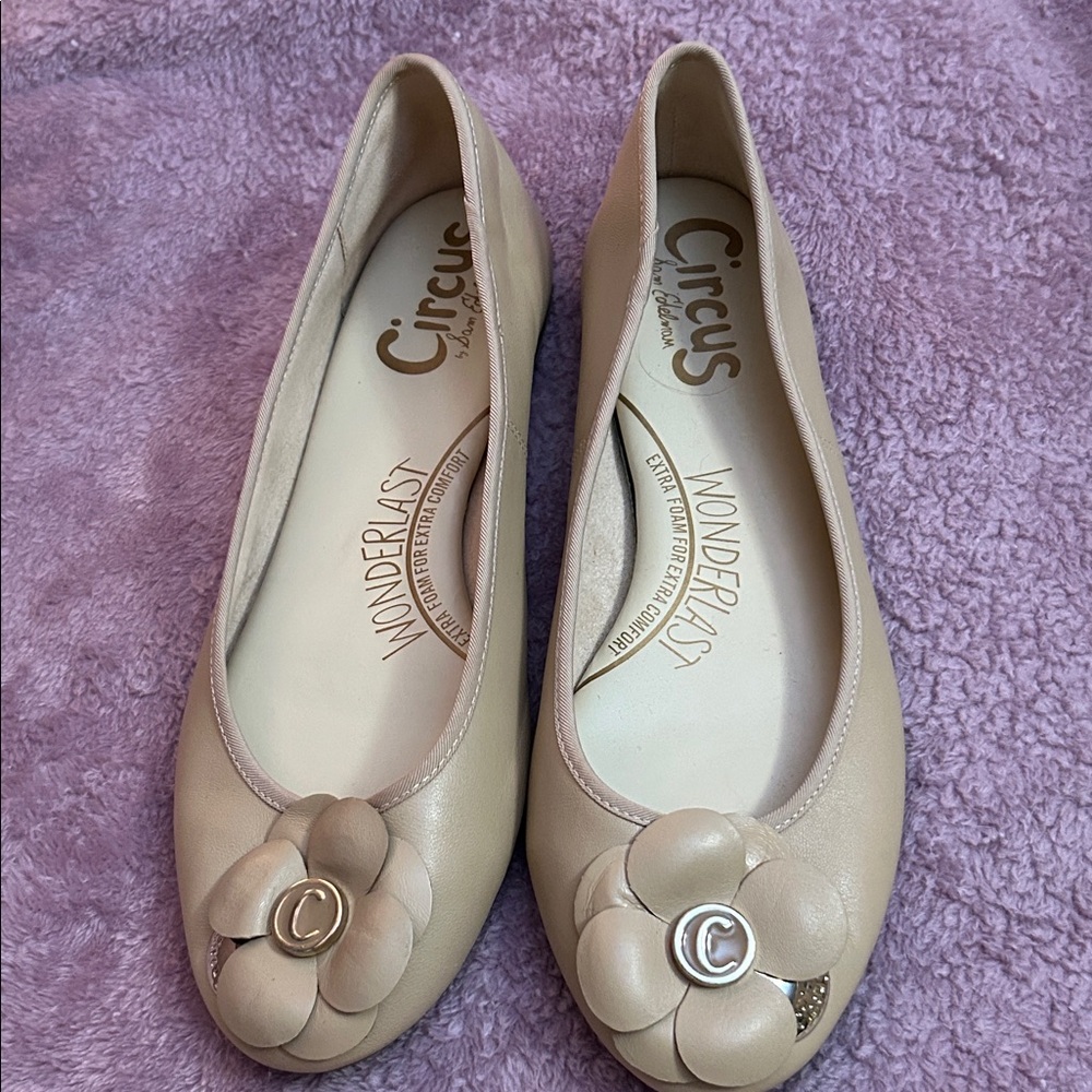 Circus by Sam Edelman 
Women's Beige Flower Flats
Barely worn